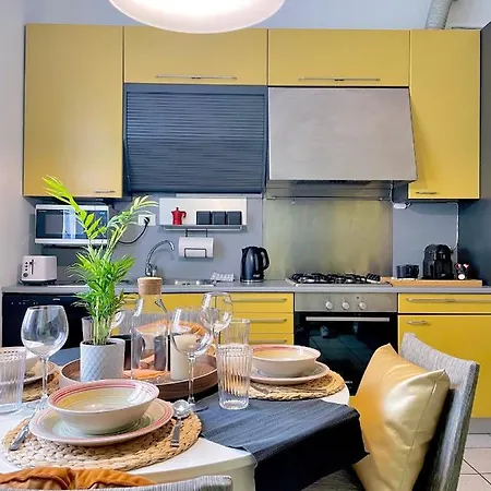 Homiesam - Yellow Dream & City Life Apartment