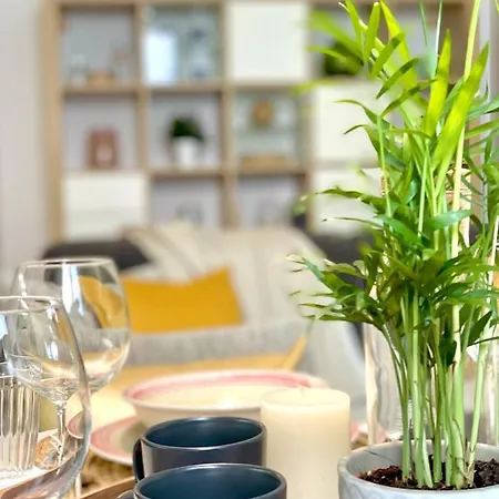 Homiesam - Yellow Dream & City Life Apartment