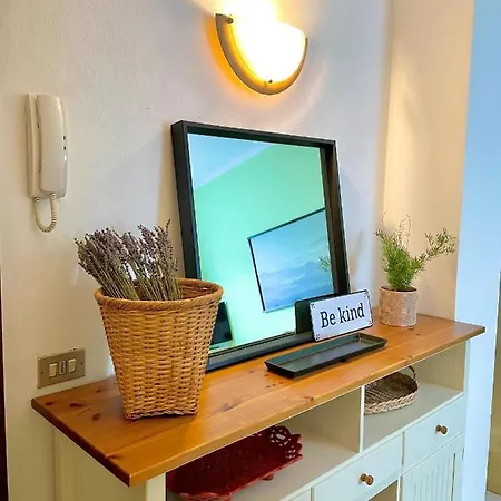 Homiesam - Yellow Dream & City Life Apartment