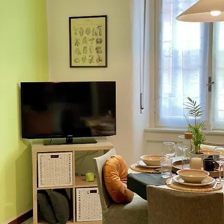 Homiesam - Yellow Dream & City Life Apartment